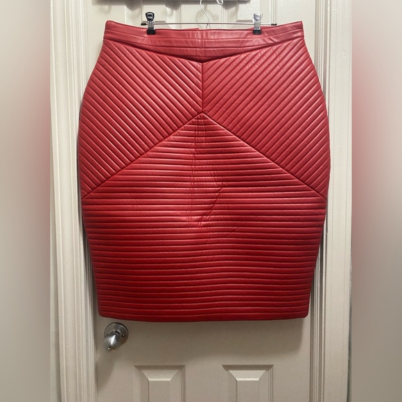 BRAM STOKER DRACULA ARMOR PATTERN PENCIL SKIRT BLOOD RED QUILTED VEGAN LEATHER - Picture 11 of 16